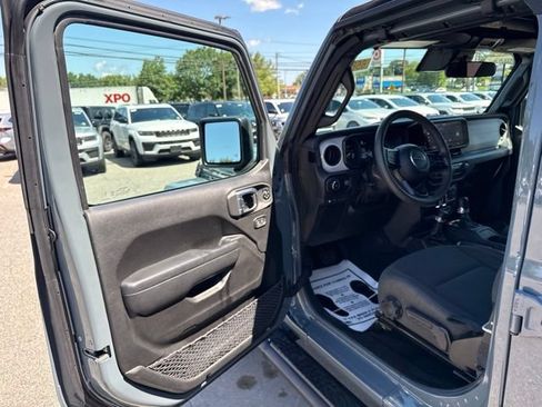 Certified 2024 Jeep Wrangler Unlimited w/ Convenience Group AWD/4WD image 22