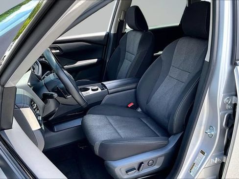 Used 2025 Nissan Rogue SV AWD/4WD image 20