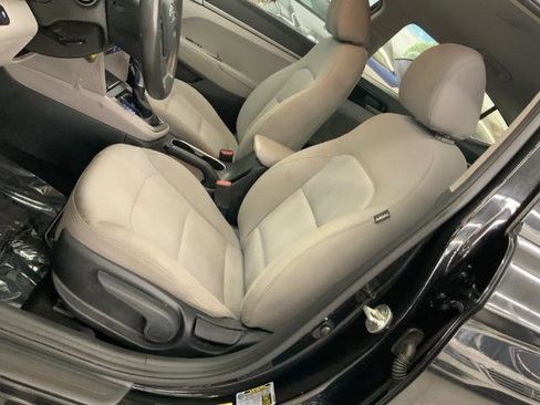 Used 2018 Hyundai Elantra SE FWD image 11