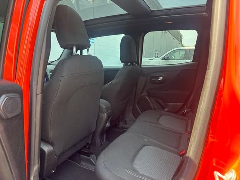 Used 2021 Jeep Renegade Latitude w/ Sun & Sound Group AWD/4WD image 3