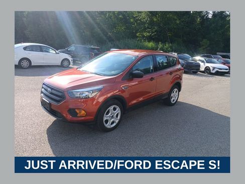 Used 2019 Ford Escape S FWD image 1
