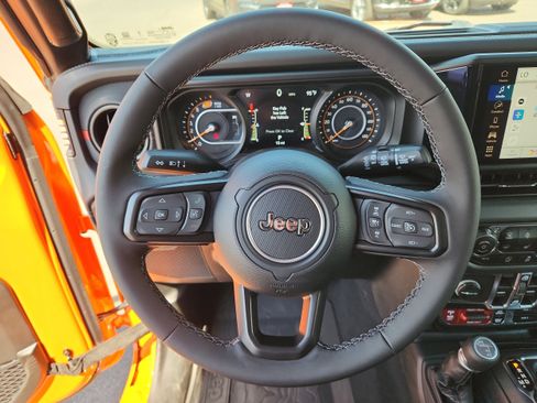 New 2025 Jeep Wrangler Unlimited Rubicon w/ Convenience Group image 17