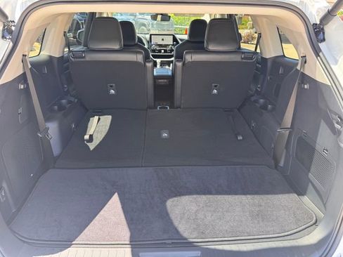 Used 2026 Toyota Highlander Limited image 23