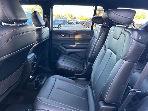 New 2025 Jeep Grand Cherokee L Limited w/ Luxury Tech Group II image 28