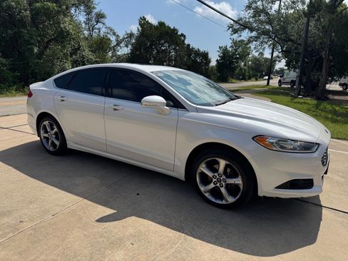 Used 2015 Ford Fusion SE FWD image 16