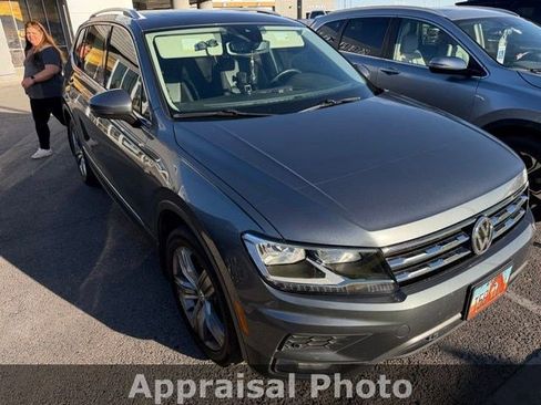 Used 2020 Volkswagen Tiguan SEL w/ 3rd Row Seat Package AWD/4WD image 2