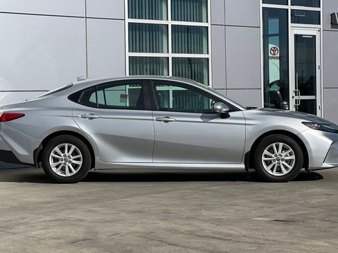 Certified 2025 Toyota Camry LE w/ Convenience Package image 3