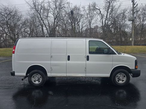 Used 2015 Chevrolet Express 2500 RWD image 8