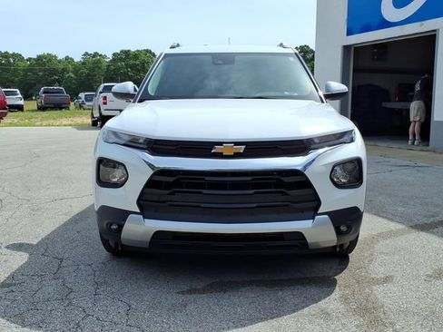 Used 2023 Chevrolet TrailBlazer LT w/ Convenience Package FWD image 2