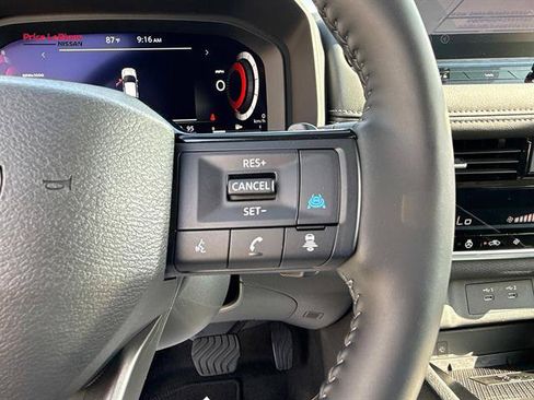 Used 2025 Nissan Rogue SL AWD/4WD image 22
