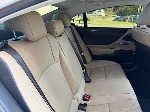 Used 2019 Lexus ES 350 Ultra Luxury w/ Accessory Package 2 FWD image 23