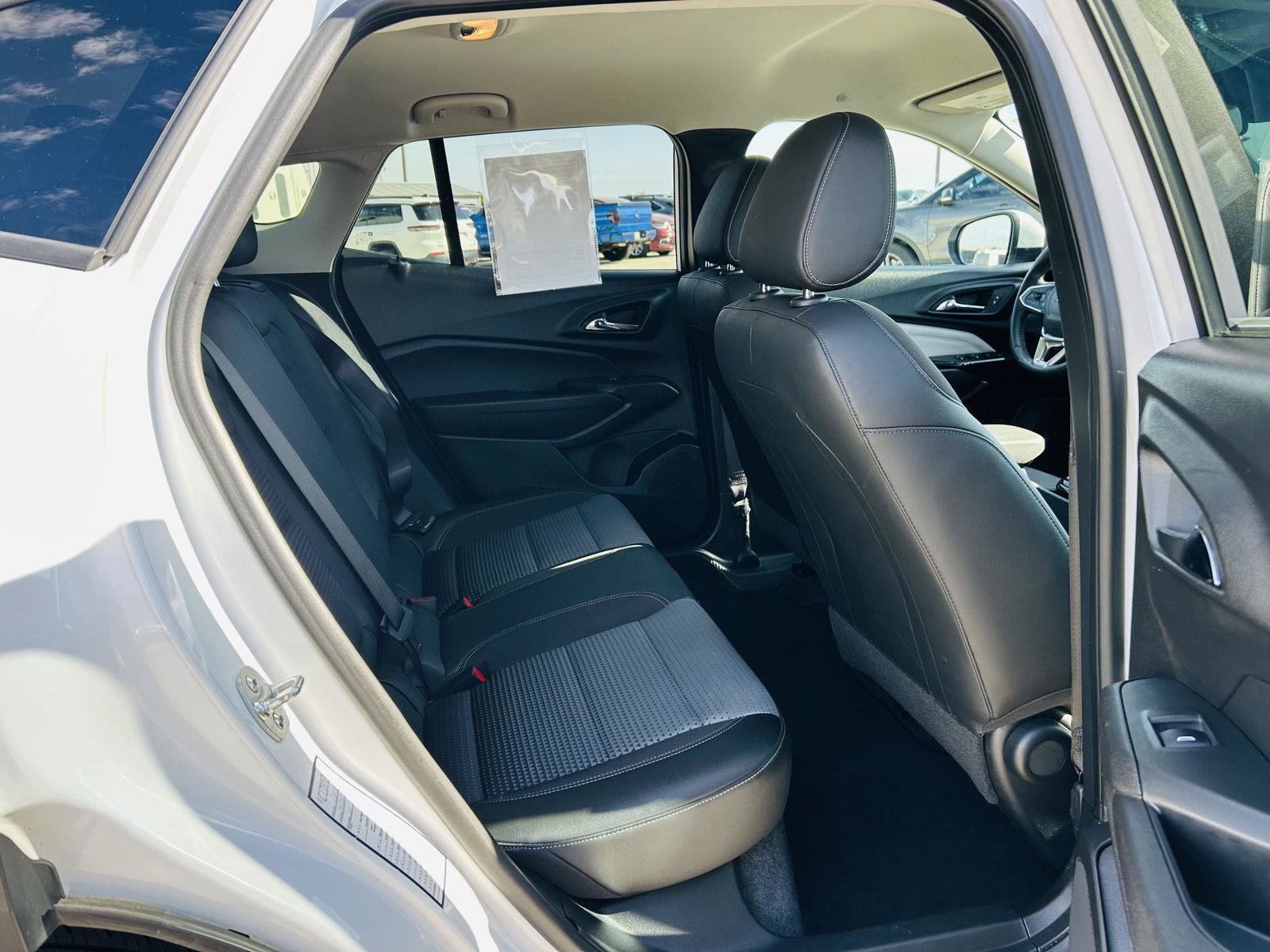 Used 2025 Chevrolet Trax LT w/ LT Convenience Package FWD image 27