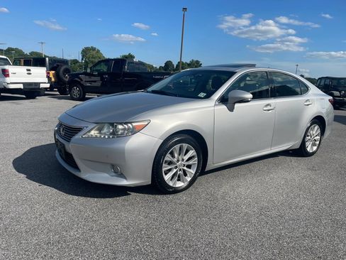 Used 2013 Lexus ES 300h w/ Luxury Pkg FWD image 3