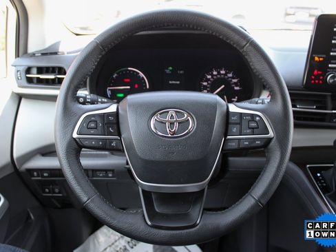 Used 2023 Toyota Sienna XLE image 19