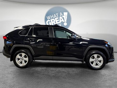 Used 2020 Toyota RAV4 XLE image 2