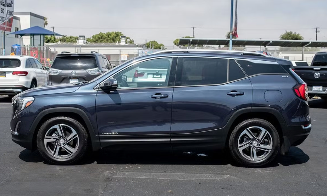 Used 2019 GMC Terrain SLT w/ Preferred Package FWD image 4