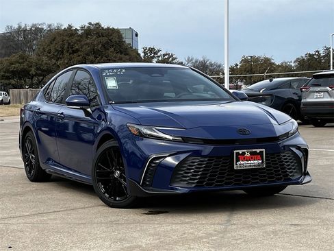 New 2026 Toyota Camry SE image 2