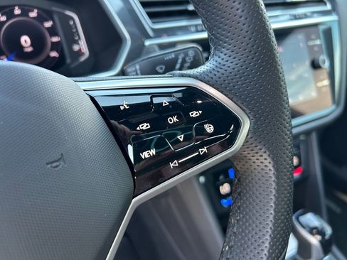 Used 2022 Volkswagen Tiguan SEL R-Line image 18