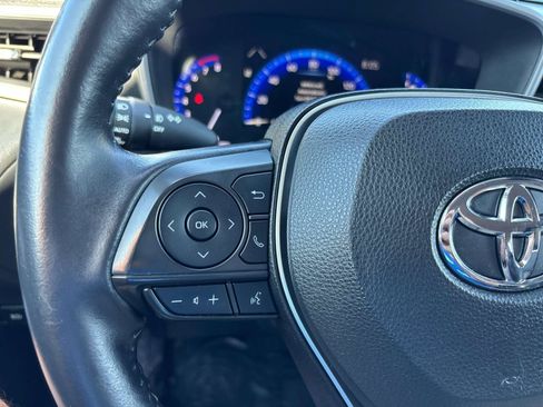 Used 2022 Toyota Corolla Cross XLE AWD/4WD image 17