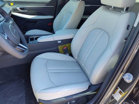 New 2025 Hyundai Sonata Limited image 13