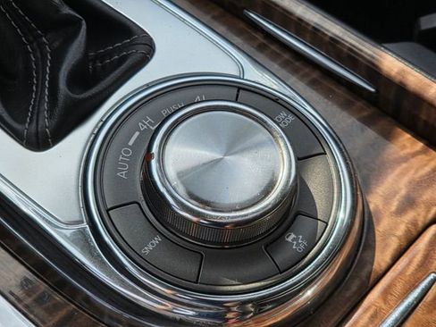 Used 2020 Nissan Armada Platinum w/ Interior Lighting Package image 34