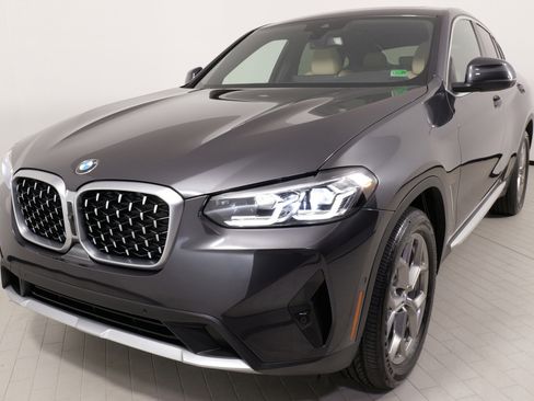 Used 2025 BMW X4 xDrive30i image 4
