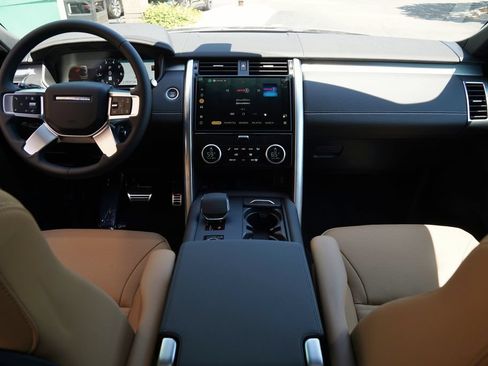 New 2026 Land Rover Discovery Dynamic SE AWD/4WD image 9