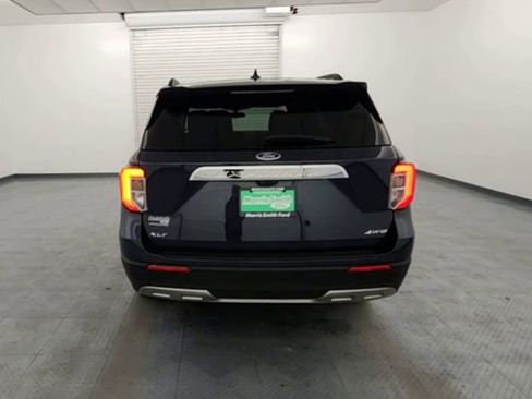 Used 2023 Ford Explorer XLT w/ Equipment Group 202A image 7