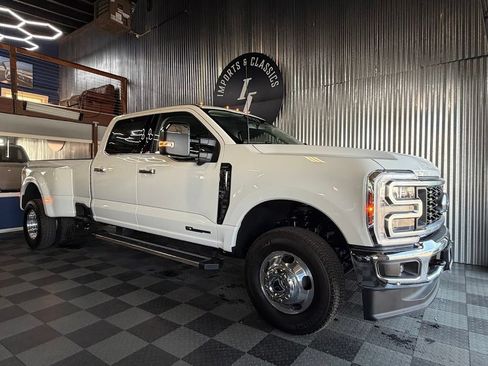 Used 2026 Ford F350 Lariat w/ Lariat Premium Package AWD/4WD image 2