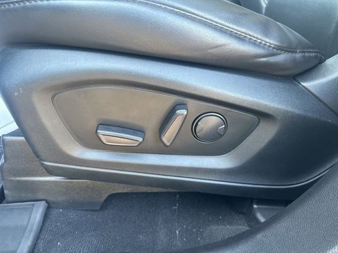 Used 2022 Ford Explorer XLT w/ Equipment Group 202A image 17