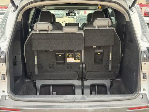Used 2025 Toyota Sienna XLE FWD image 34