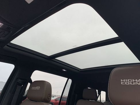 Used 2023 Chevrolet Suburban High Country w/ Premium Package 2 image 16