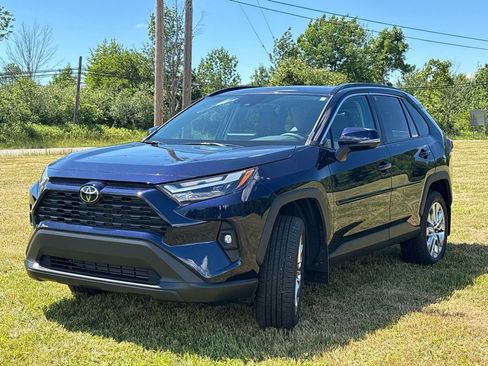 Used 2025 Toyota RAV4 XLE Premium w/ Weather Package AWD/4WD image 4