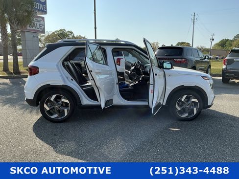 Used 2023 Hyundai Venue Limited image 33