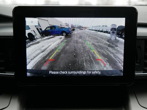 Used 2022 Ford Explorer XLT w/ Equipment Group 202A image 22