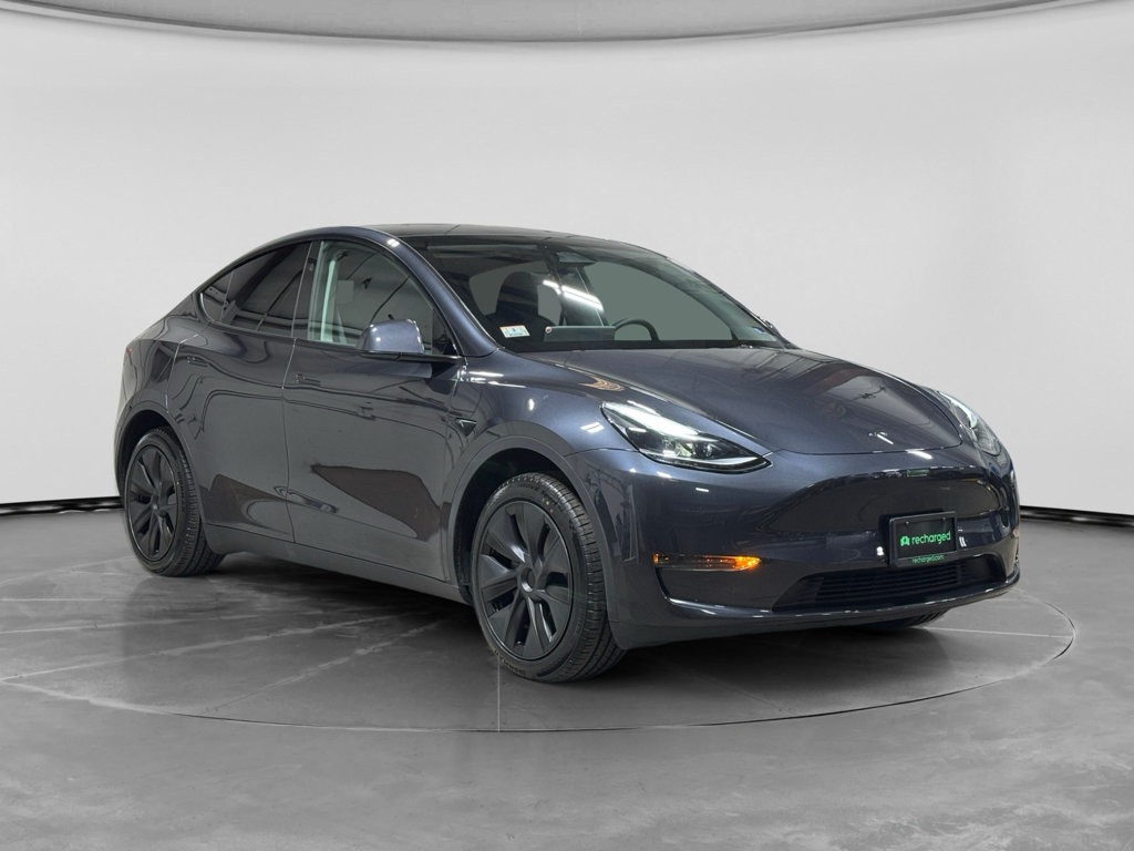 Used 2025 Tesla Model Y Long Range RWD image 4