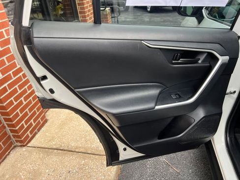 Used 2021 Toyota RAV4 LE image 22