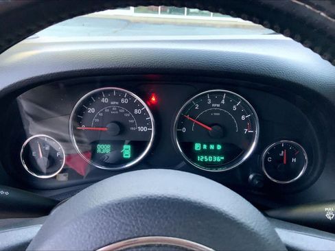 Used 2016 Jeep Wrangler Unlimited Sahara w/ Connectivity Group AWD/4WD image 23