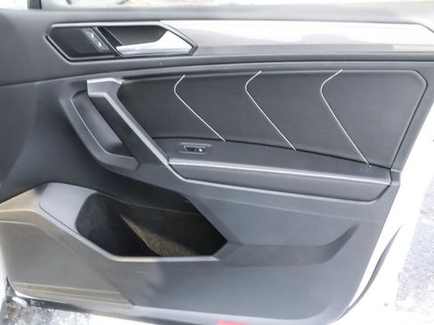 Used 2023 Volkswagen Tiguan SE R-Line image 38