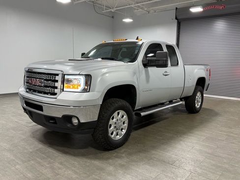 Used 2013 GMC Sierra 2500 SLT w/ Suspension Package, Off-Road image 8