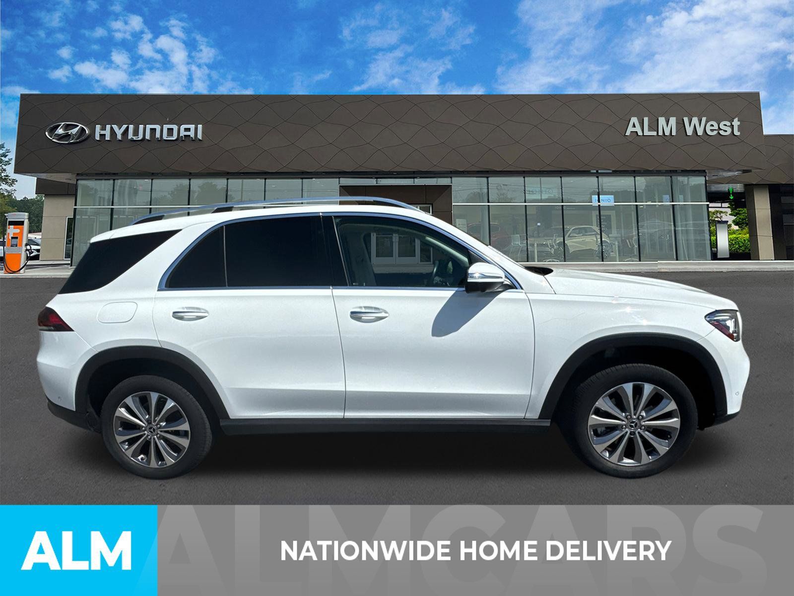 Used 2023 Mercedes-Benz GLE 350 4MATIC w/ Premium Package image 4
