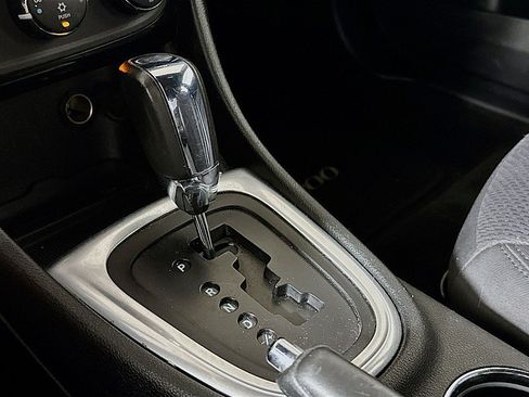 Used 2013 Chrysler 200 Touring FWD image 16