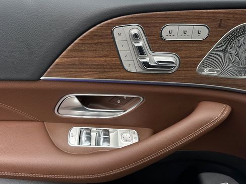 New 2025 Mercedes-Benz GLS 450 4MATIC image 23