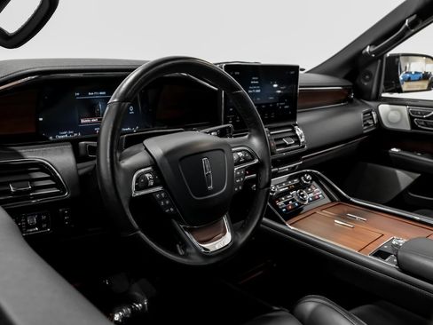 Used 2023 Lincoln Navigator Reserve image 6