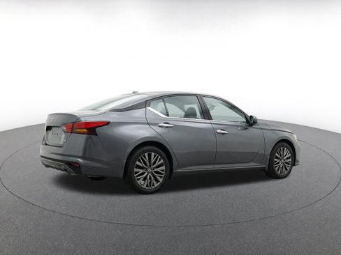 Used 2025 Nissan Altima 2.5 SV FWD image 7