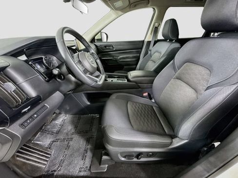 Used 2024 Nissan Pathfinder SV FWD image 20