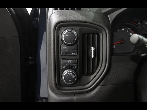 Used 2020 Chevrolet Silverado 1500 Custom w/ Custom Value Package AWD/4WD image 6