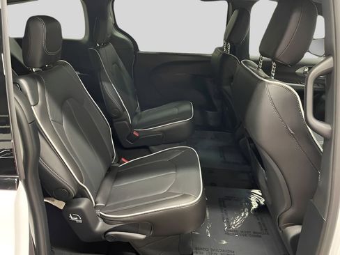 New 2026 Chrysler Pacifica Limited w/ S Appearance Package image 17