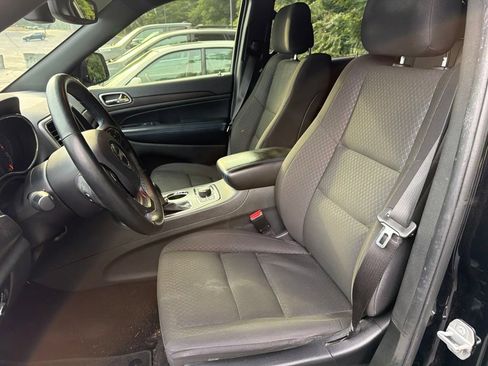 Used 2018 Jeep Grand Cherokee Laredo AWD/4WD image 12