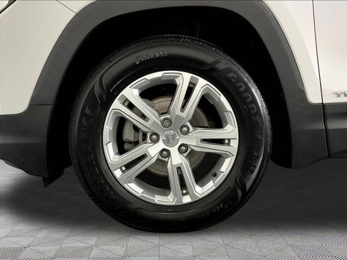 Used 2020 GMC Terrain SLE w/ Driver Convenience Package AWD/4WD image 32